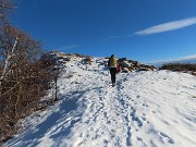 52 Da I Canti in saliscendi sul 571 verso lo Zuc di Pralongone pestando neve dura